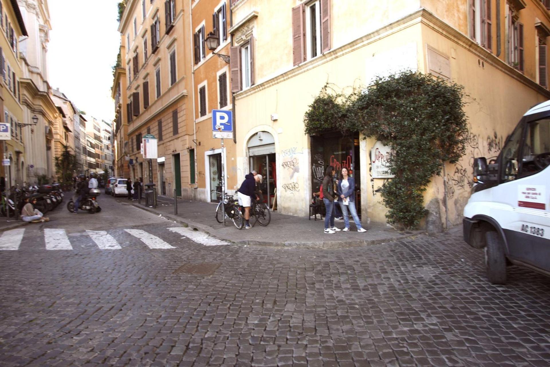 Floor In Campo De Fiori Apartment Rom